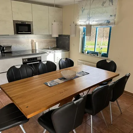 펜션 Reetdachhaus Weissdorn 1 *