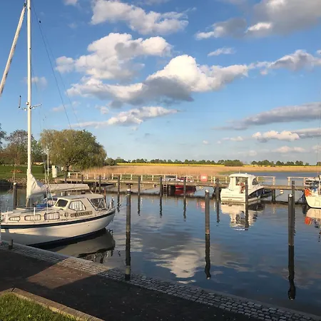 펜션 Reetdachhaus Weissdorn 1 *