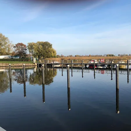 Reetdachhaus Weissdorn 1 Puddemin